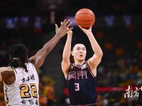 lol竞猜大厅 -清晨广东宏远调整名单以备欧篮联，复出首秀环节打磨，质疑声仍在，团队化学反应显著的简单介绍