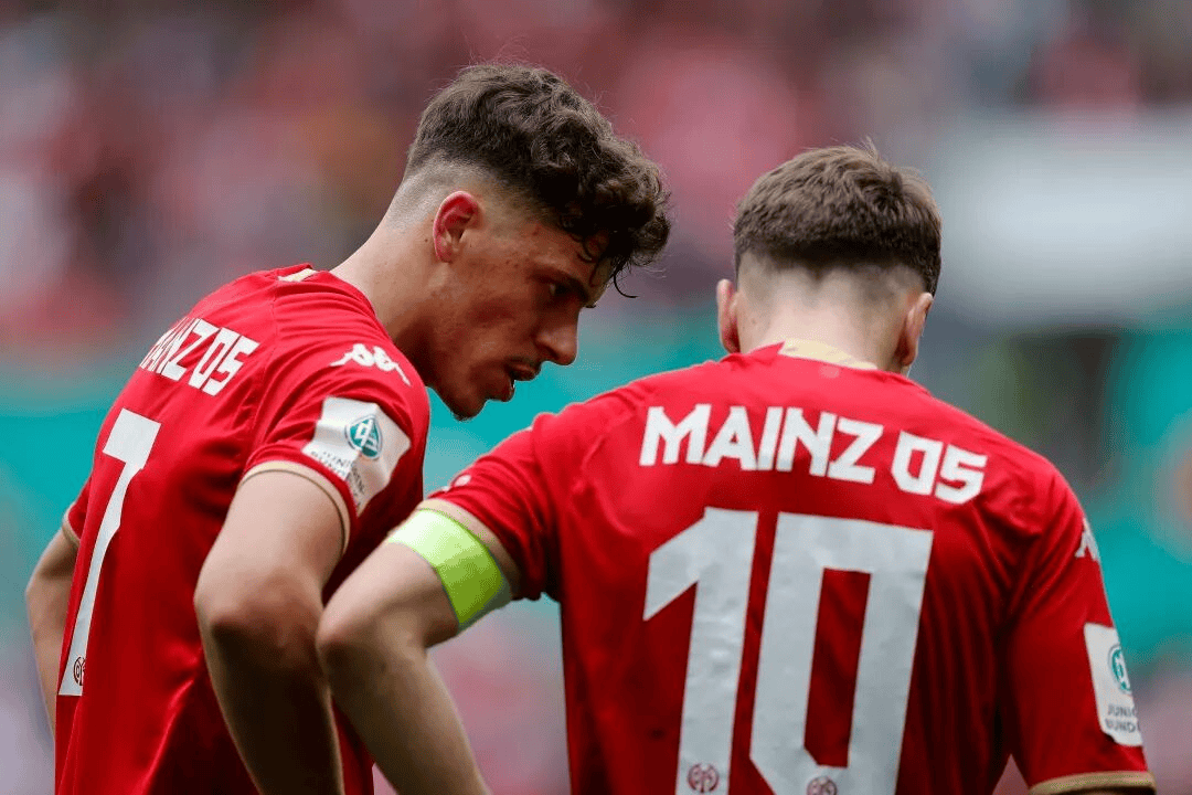 关于关键时刻西甲焦点战，门兴格拉德巴赫回应争议，更衣室稳定，年轻球员得到机会的信息