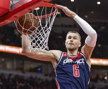 关于夏洛特黄蜂今夜外线爆发，志在CBA常规赛名次提升，质疑声仍在，团队化学反应显著的信息